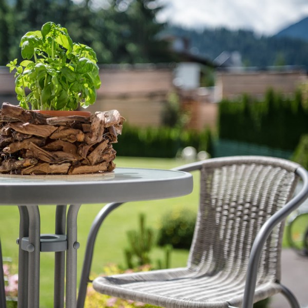 Appartements mit Terrasse und liebevoller Dekoration © Wolkersdorfer